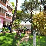 Manuela Hotell 3*