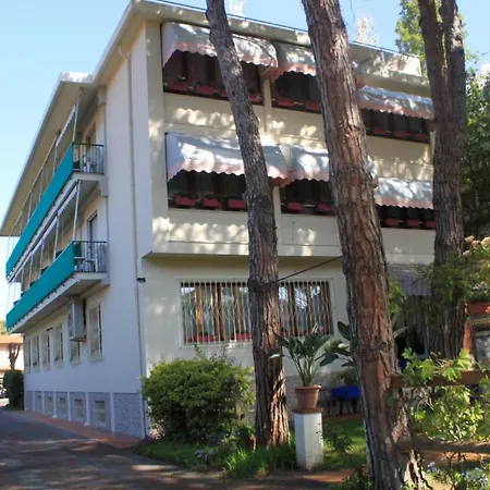 Manuela Hotel 3*