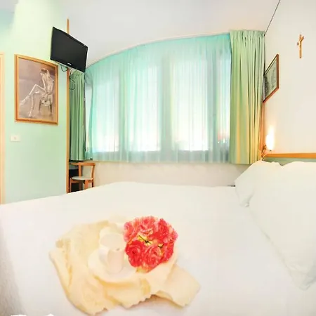 Manuela Hotel 3*