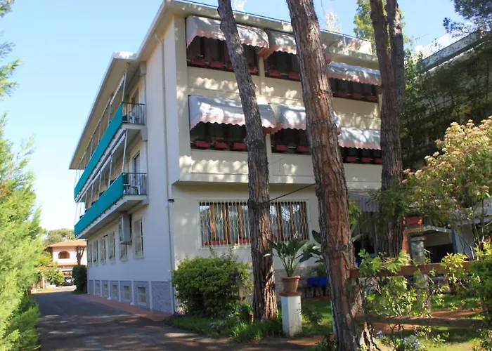 Manuela Hotel 3*