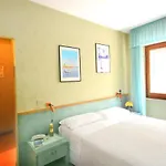 Manuela 3*