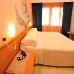 Manuela 3* 신퀘일