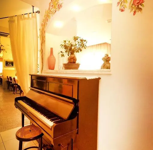 Manuela Hotel